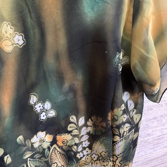 Lian Xiu Floral Silhouette Blouse | SIZE XL/XXL - Picture 6 of 6